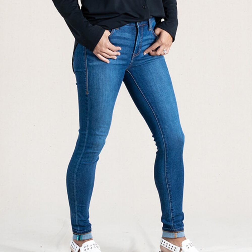 LuLaRoe Skinny The Staple 5 pocket jean in Glacier wash size 28